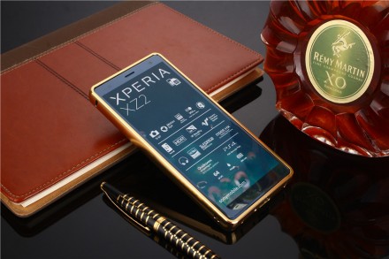 Металлический бампер с зеркальной крышкой для Sony Xperia XZ2