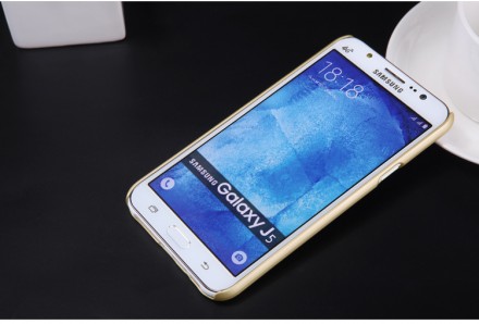 Пластиковый чехол Nillkin Super Frosted для Samsung J500H Galaxy J5 (+ пленка на экран)